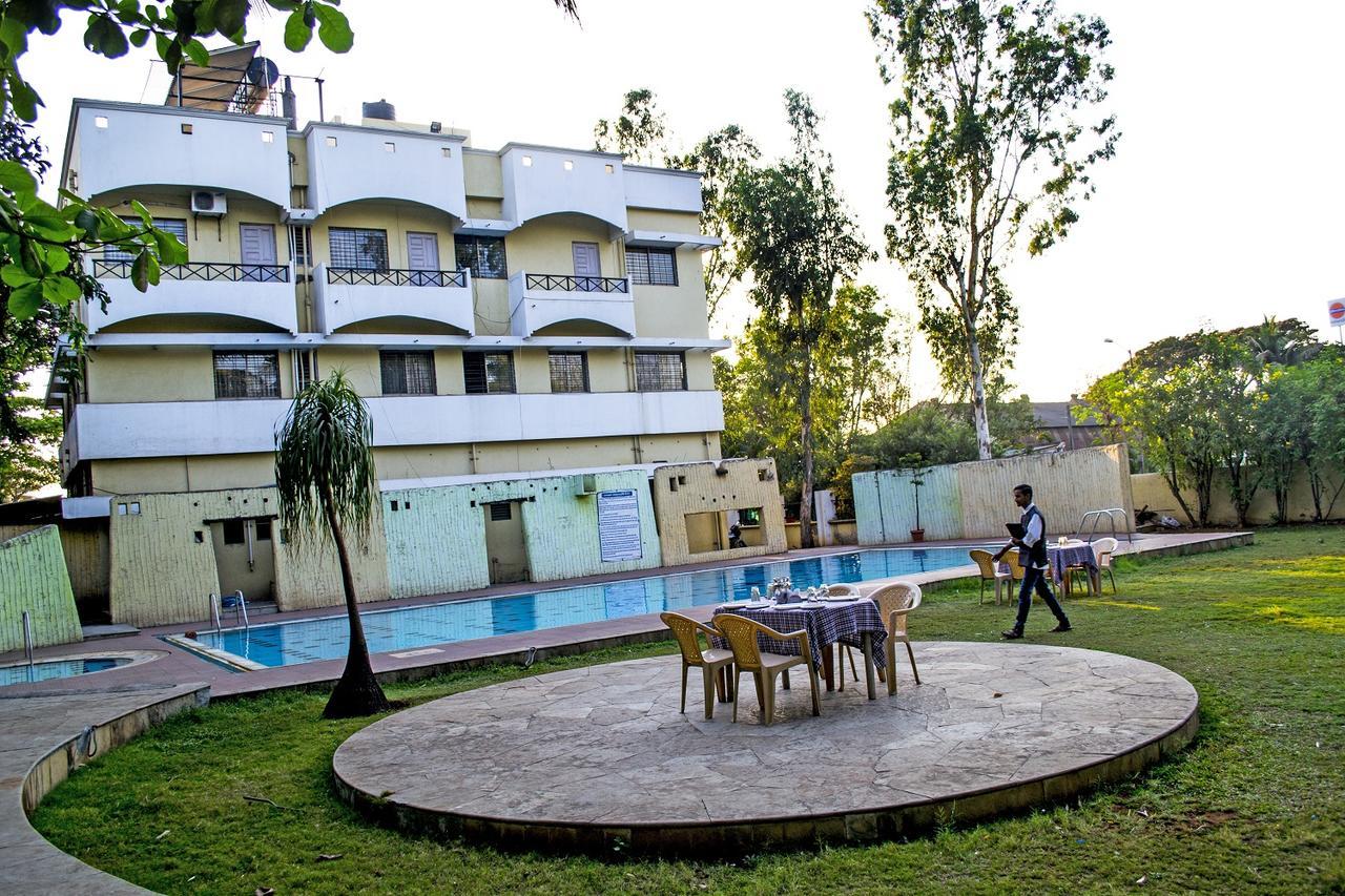 Hotel Sai Prasad Kolhapur Bagian luar foto
